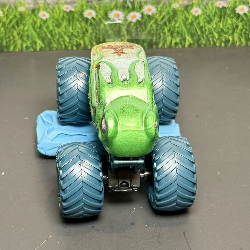 CUSTOM Hot Wheels Monster Jam Kraken Sea Creature Green Gold 1:64 Monster Truck